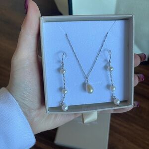 Never worn Garcia Cristina pearl ears and necklace